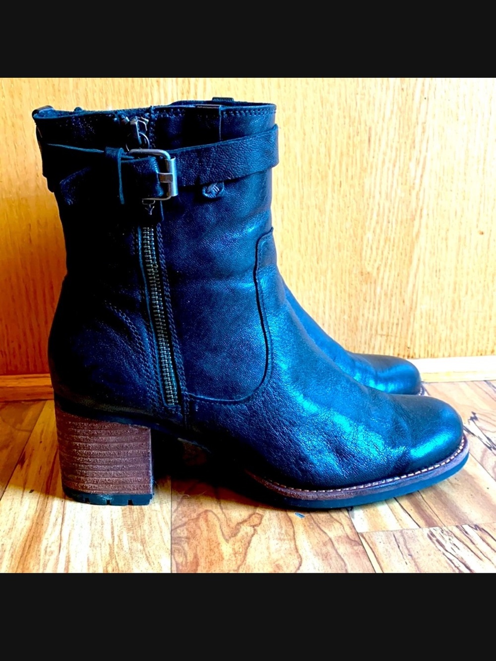 Trawl Madison 8-1/2 side zip lugged waterproof black leather ankle boots EUC